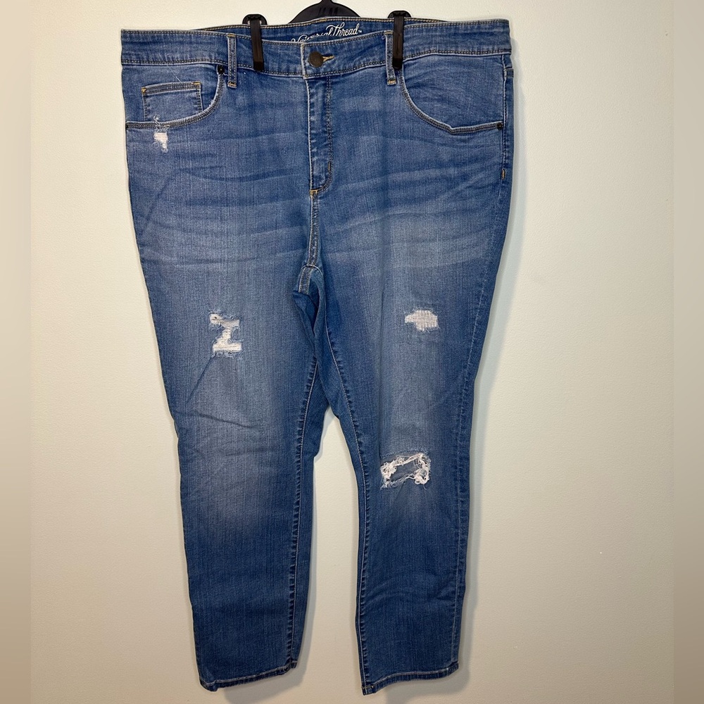 Universal Thread Distressed Ankle Jeans in Blue